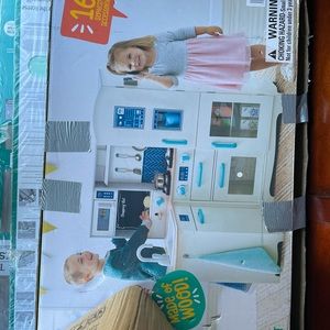 Kids 16 piece wooden kitchen set.